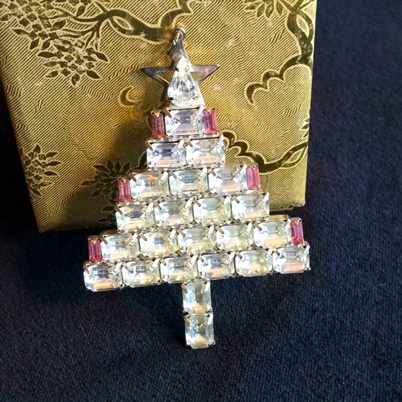 Vintage New Christmas Tree Brooch - Picture 1 of 7